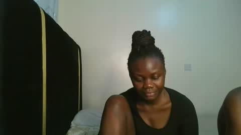 Snapshot of barbie_queen2 chatting on 09-28-25, 11:37 queen online show from 09-28-25, 11:37