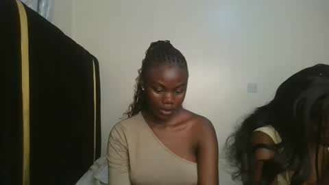 Snapshot of barbie_queen2 chatting on 10-12-25, 01:04 queen online show from 10-12-25, 01:04