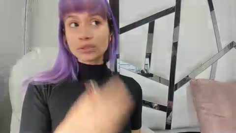 Barbie online show from 10-01-25, 01:06