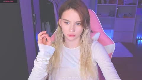 Snapshot of barbieee_doll chatting on 06-11-26, 12:32 Eva online show from 06-11-26, 12:32