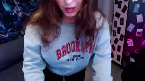 Snapshot of barbiepie chatting on 10-15-25, 05:40 barbiepie online show from 10-15-25, 05:40