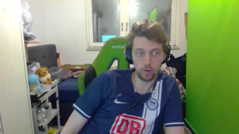 Snapshot of barca200 chatting on 02-21-25, 06:48 barca200 online show from 02-21-25, 06:48