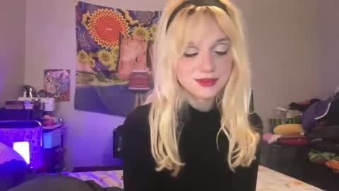 Snapshot of bardoteyed chatting on 10-14-25, 07:47 Bardot Eyed online show from 10-14-25, 07:47