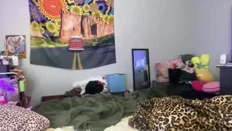 Snapshot of bardoteyed chatting on 12-16-25, 08:47 Bardot Eyed online show from 12-16-25, 08:47