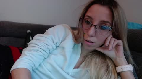 Lena online show from 04-18-26, 05:28