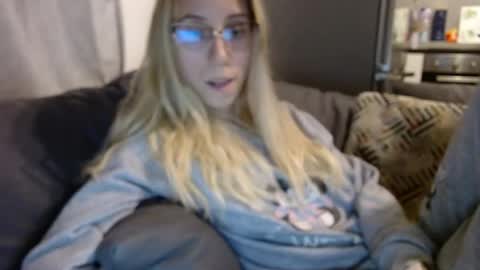 Snapshot of barelylegalblondy chatting on 05-13-26, 05:21 Lena online show from 05-13-26, 05:21