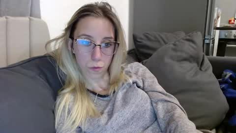 Snapshot of barelylegalblondy chatting on 05-16-26, 05:23 Lena online show from 05-16-26, 05:23