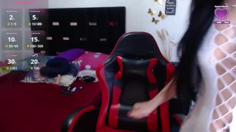 Snapshot of basmahernandez chatting on 11-11-25, 01:11 Besma online show from 11-11-25, 01:11