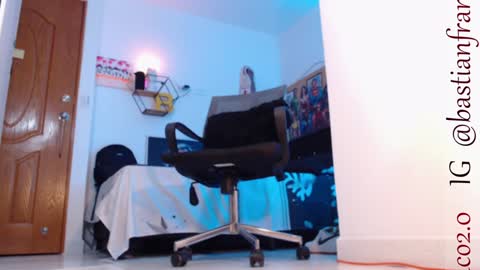 Bastian Independent Model online show from 12-22-24, 12:39