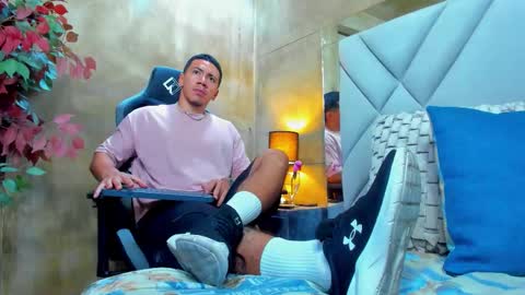 Bastian Independent Model online show from 09-25-25, 02:10