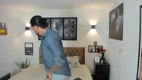 Snapshot of bastian_jones1 chatting on 11-11-25, 01:38 bastian_jones1 online show from 11-11-25, 01:38