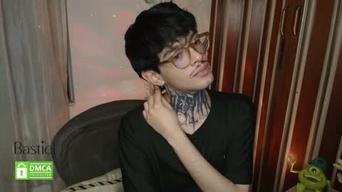 Snapshot of bastiel_ chatting on 10-30-25, 01:51 Bastiel online show from 10-30-25, 01:51