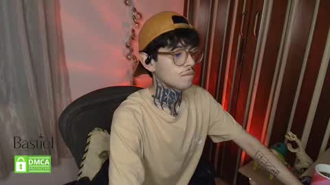 Snapshot of bastiel_ chatting on 11-05-25, 02:22 Bastiel online show from 11-05-25, 02:22