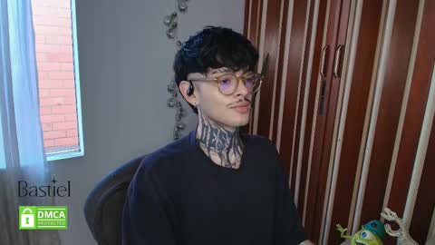 Snapshot of bastiel_ chatting on 11-11-25, 10:10 Bastiel online show from 11-11-25, 10:10