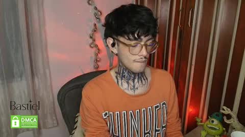 Snapshot of bastiel_ chatting on 11-17-25, 11:43 Bastiel online show from 11-17-25, 11:43