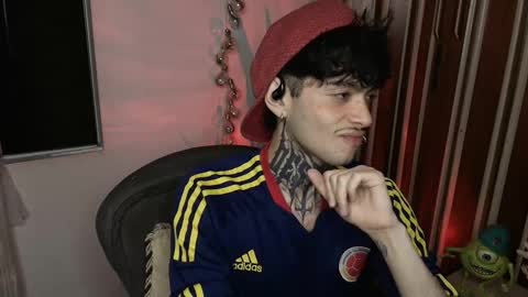 Snapshot of bastiel_ chatting on 12-05-25, 01:58 Bastiel online show from 12-05-25, 01:58