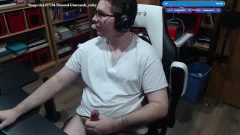 Snapshot of baterricky chatting on 11-15-25, 04:25 Ricky online show from 11-15-25, 04:25