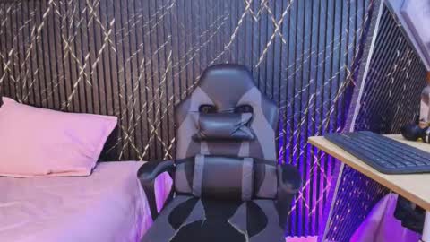 Snapshot of bathory_vamps chatting on 10-07-25, 02:25 online show from 10-07-25, 02:25