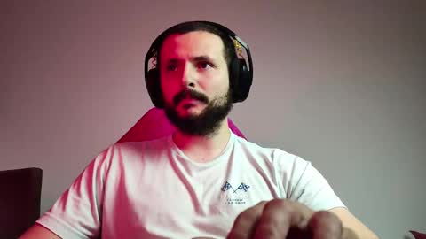 Snapshot of baxxline chatting on 09-17-25, 01:07 Baxxline online show from 09-17-25, 01:07