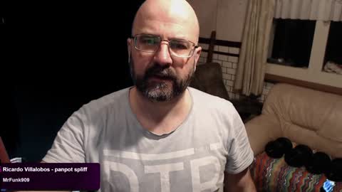 Snapshot of bazzz_8 chatting on 12-27-24, 06:10 bazzz_8 online show from 12-27-24, 06:10