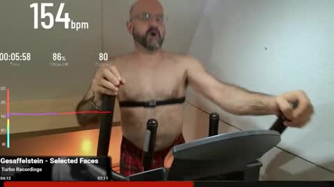 Snapshot of bazzz_8 chatting on 10-20-25, 05:24 bazzz_8 online show from 10-20-25, 05:24