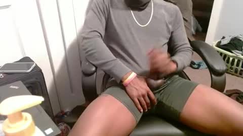 Snapshot of bbc_elrey chatting on 02-06-25, 01:16 Racks online show from 02-06-25, 01:16