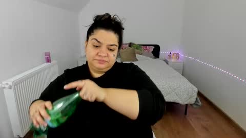 Snapshot of bbwevva chatting on 10-12-25, 07:57 EvaEmi online show from 10-12-25, 07:57