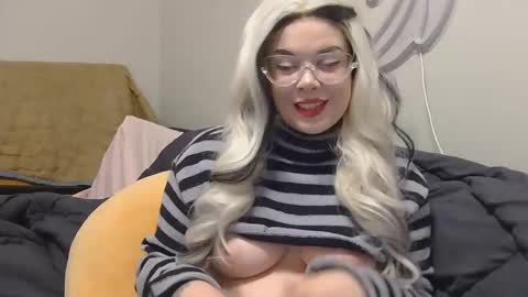 Snapshot of bbycheshire chatting on 11-08-25, 04:45 bbycheshire online show from 11-08-25, 04:45