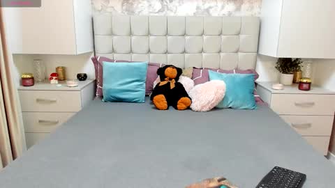 larra online show from 10-12-25, 09:41