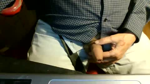 Snapshot of bearacuda555 chatting on 11-30-25, 07:01 Bruno online show from 11-30-25, 07:01