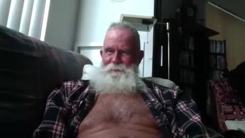 Snapshot of beardbushy chatting on 10-31-25, 04:30 beardbushy online show from 10-31-25, 04:30