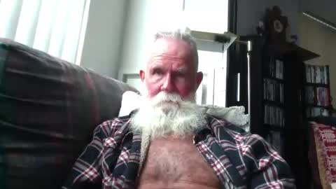 Snapshot of beardbushy chatting on 11-12-25, 05:35 beardbushy online show from 11-12-25, 05:35