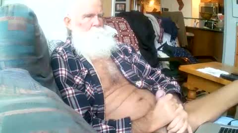 Snapshot of beardbushy chatting on 11-18-25, 04:55 beardbushy online show from 11-18-25, 04:55