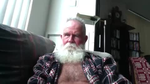 Snapshot of beardbushy chatting on 11-27-25, 05:26 beardbushy online show from 11-27-25, 05:26