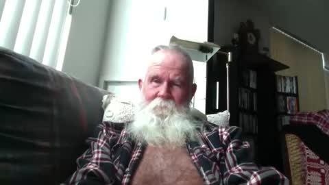 Snapshot of beardbushy chatting on 01-18-26, 07:39 beardbushy online show from 01-18-26, 07:39