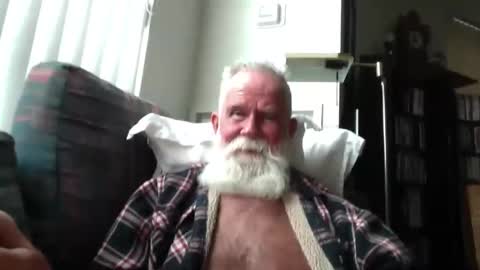 Snapshot of beardbushy chatting on 03-20-26, 07:52 beardbushy online show from 03-20-26, 07:52
