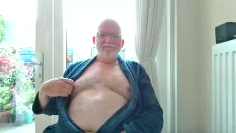 Snapshot of beardman916444 chatting on 05-10-26, 05:01 Beardman online show from 05-10-26, 05:01