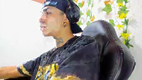 Snapshot of beatandtalk chatting on 12-17-25, 06:03 beatandtalk online show from 12-17-25, 06:03