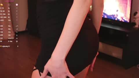 Snapshot of beatricefawne chatting on 01-30-25, 11:02 Bzzz Bea online show from 01-30-25, 11:02