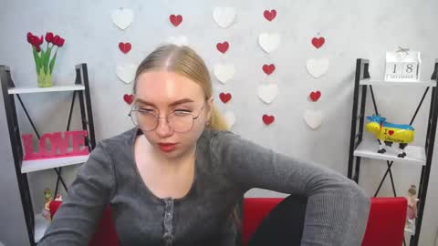 BeatriceFlyy online show from 12-18-24, 03:33