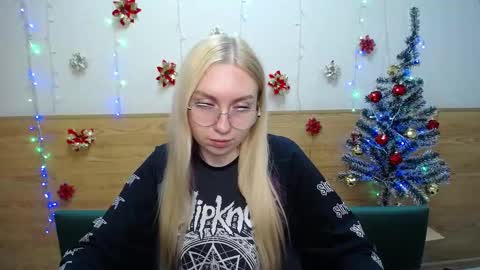 BeatriceFlyy online show from 01-19-25, 09:44