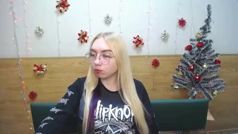 BeatriceFlyy online show from 01-19-25, 01:12