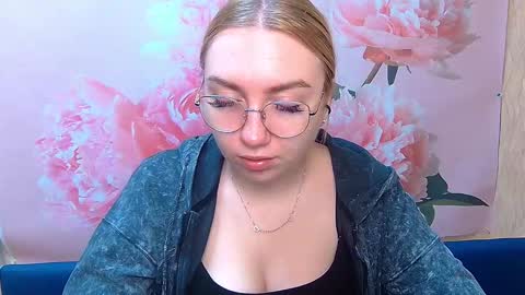 BeatriceFlyy online show from 09-15-25, 05:29