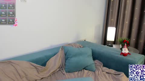 Snapshot of beatrixcutsforth chatting on 12-21-24, 09:33 Beatrix or Triss3 online show from 12-21-24, 09:33