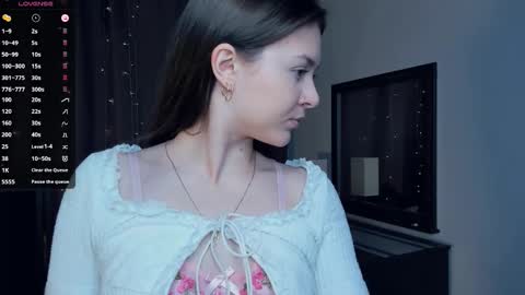 Snapshot of beatrixcutsforth chatting on 09-24-25, 06:17 Beatrix or Triss3 online show from 09-24-25, 06:17