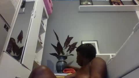 Snapshot of beautie699392 chatting on 02-12-25, 06:29 Lil stunner online show from 02-12-25, 06:29