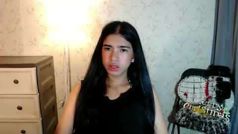 Snapshot of beautifultrixie chatting on 12-14-25, 04:01 TRIXIE online show from 12-14-25, 04:01