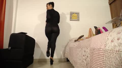 Snapshot of beauty_ass_69 chatting on 11-24-25, 04:07 NATHALIA online show from 11-24-25, 04:07