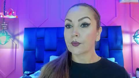 Snapshot of beauty_milf4 chatting on 11-12-25, 11:21 Chantall online show from 11-12-25, 11:21