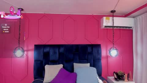 Snapshot of beauty_milf4 chatting on 11-30-25, 11:36 Chantall online show from 11-30-25, 11:36